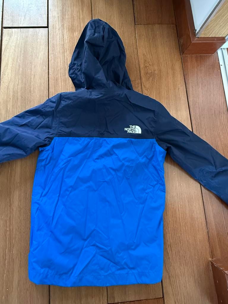 The North Face regenjas jongens blauw maat M, Ophalen of Verzenden, Zo goed als nieuw, Regenjas