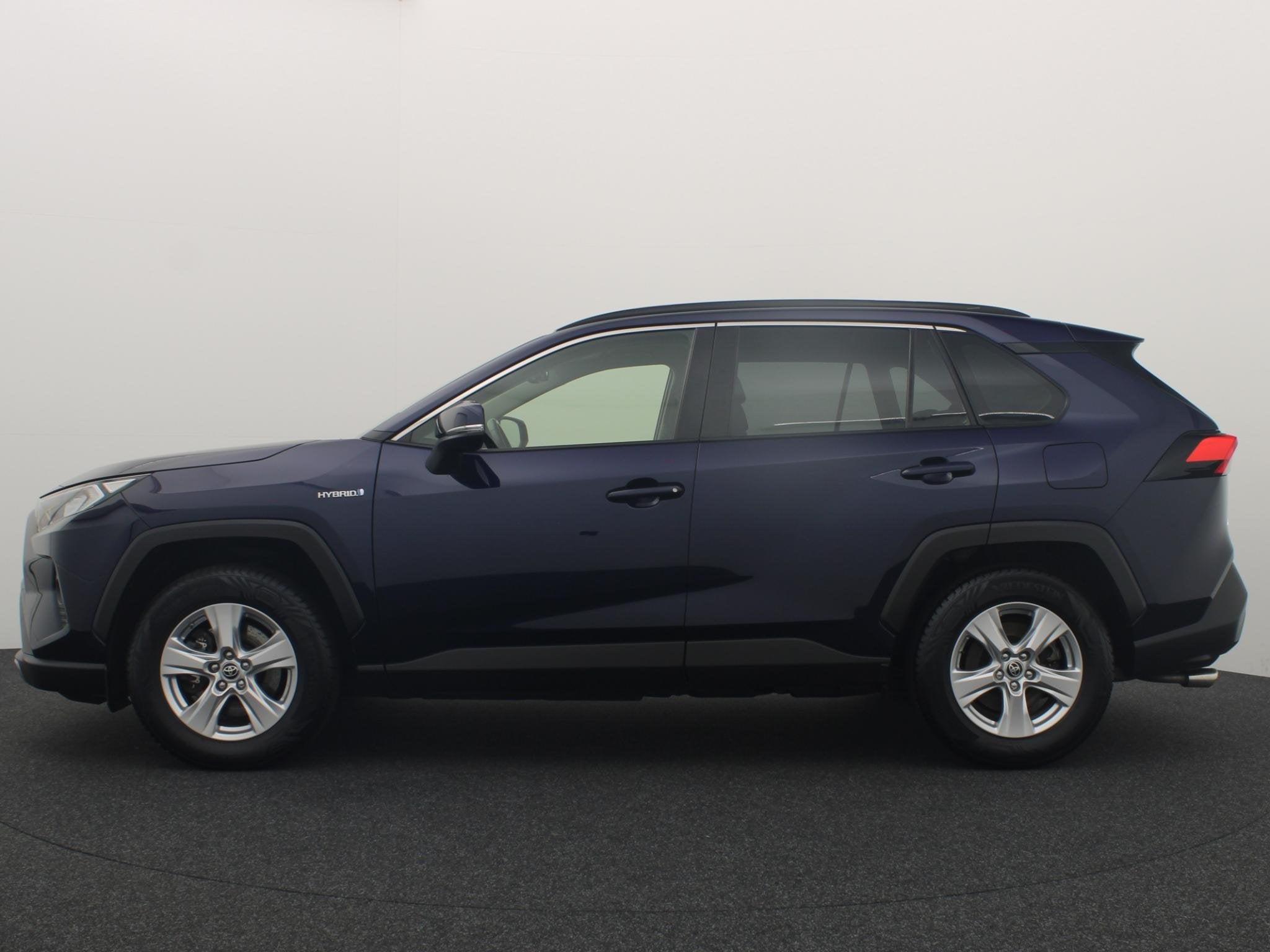 Toyota RAV4 2.5 Hybrid Active TREKHAAK / CAMERA / CARPLAY /, Stof, Gebruikt, Euro 6, 4 cilinders