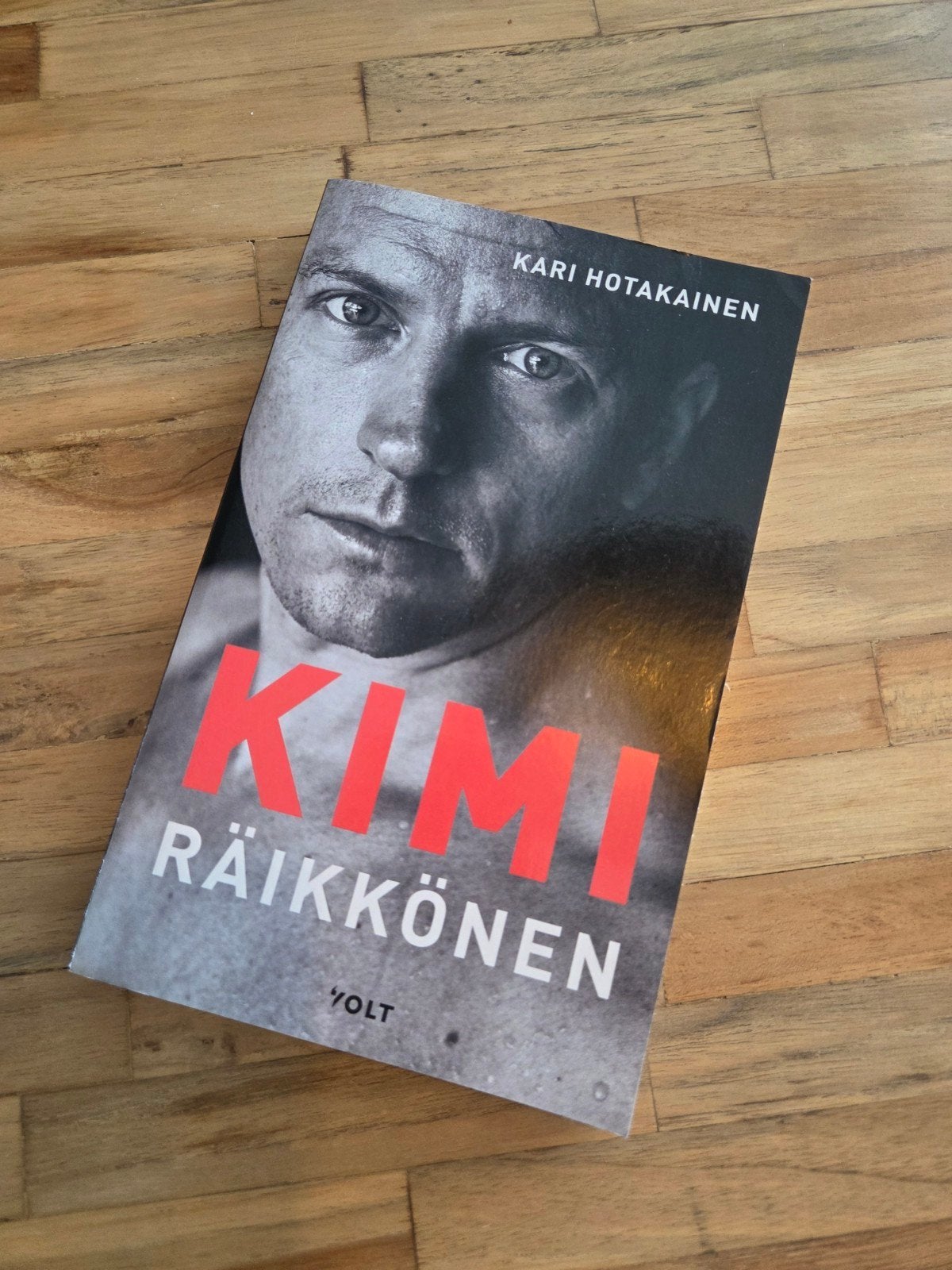 Kimi Räikkönen - Het eerste en laatste geautoriseerde boek, Ophalen of Verzenden, Zo goed als nieuw, Kari Hotakainen, Sport