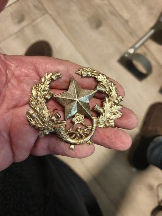 Originele WW1 WW2 Officiers capbadge Cameronians., Ophalen of Verzenden, Landmacht, Engeland, Embleem of Badge