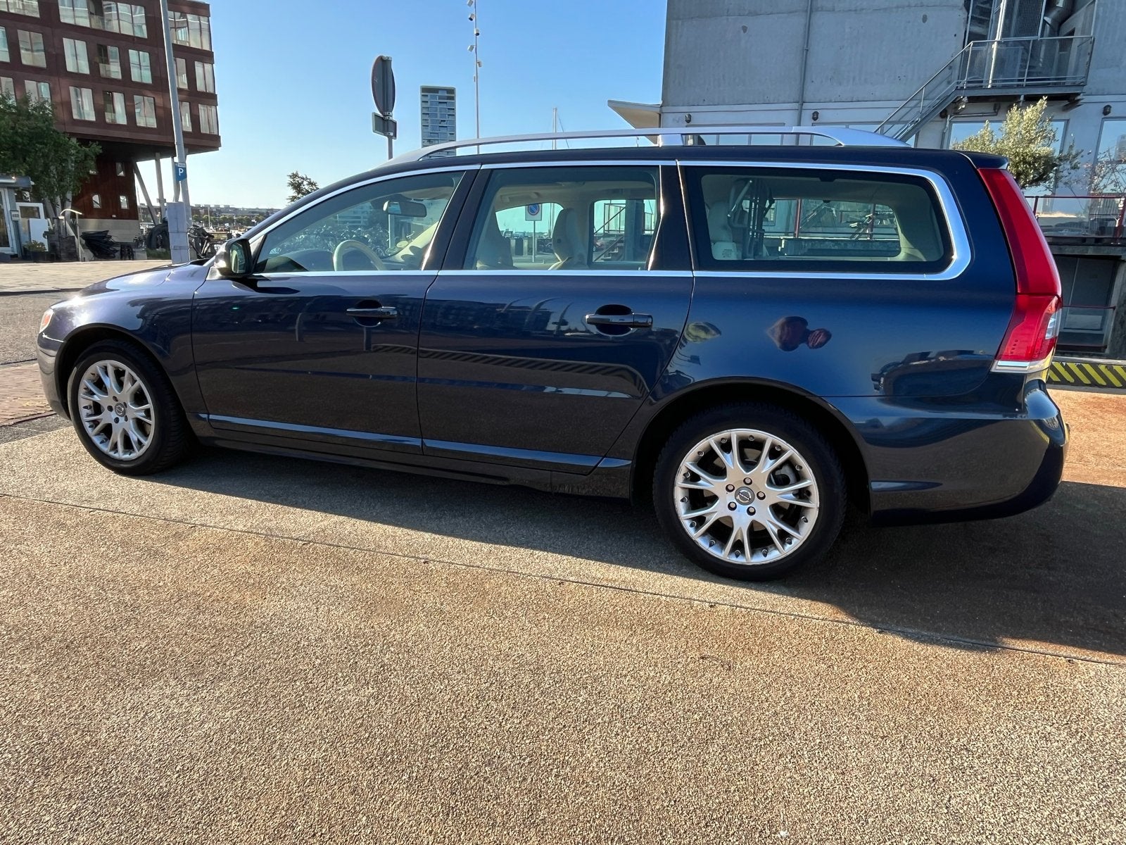 Volvo V70 D4 133KW 2014 Blauw, Voorwielaandrijving, 1800 kg, 4 cilinders, Blauw