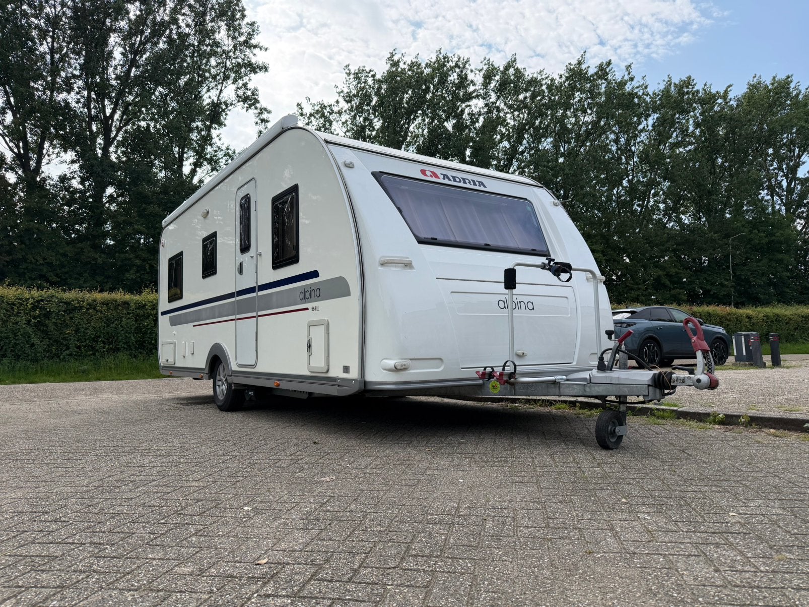 Adria Alpina 563 UL 2011, Caravans en Kamperen, Schokbreker, Rondzit, 2 aparte bedden, Bedrijf