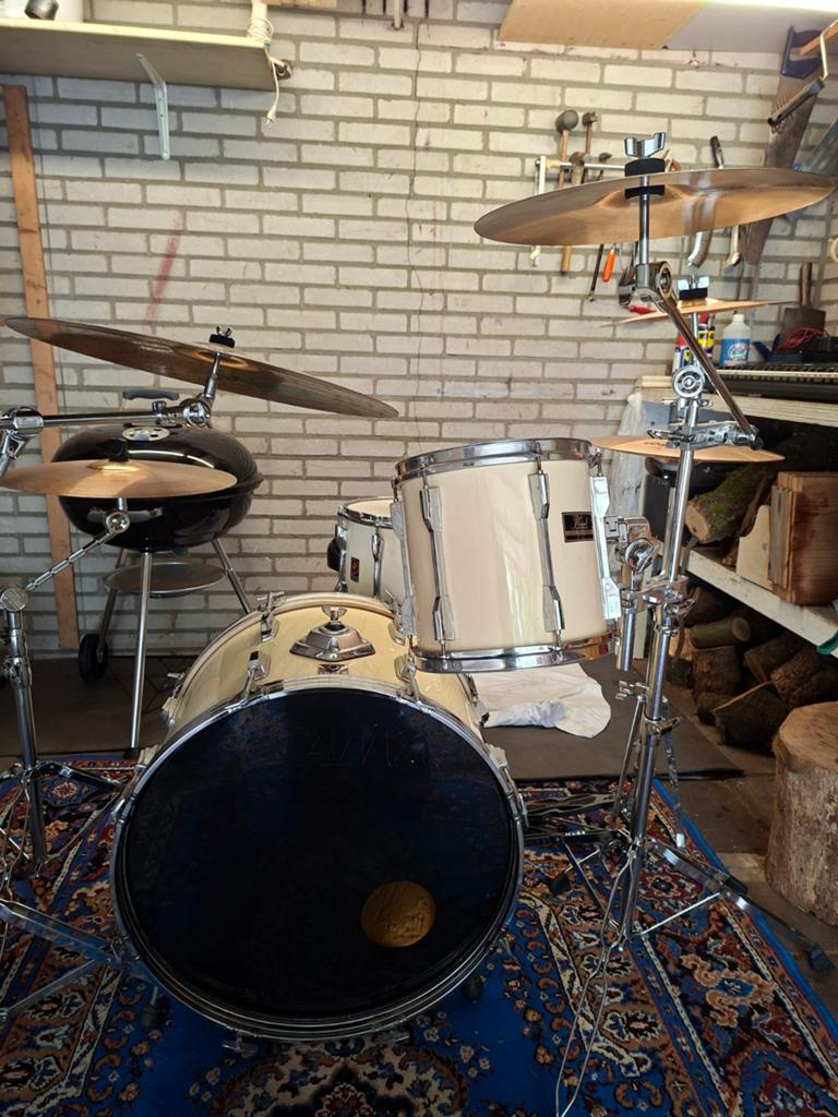 Leuk samengesteld drumstel met topbekkens en zadelkruk, Muziek en Instrumenten, Ophalen, Gebruikt
