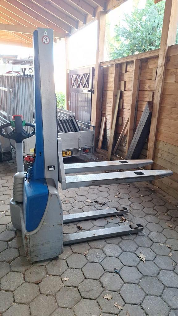 Palletstapelaar, Ophalen, Gebruikt