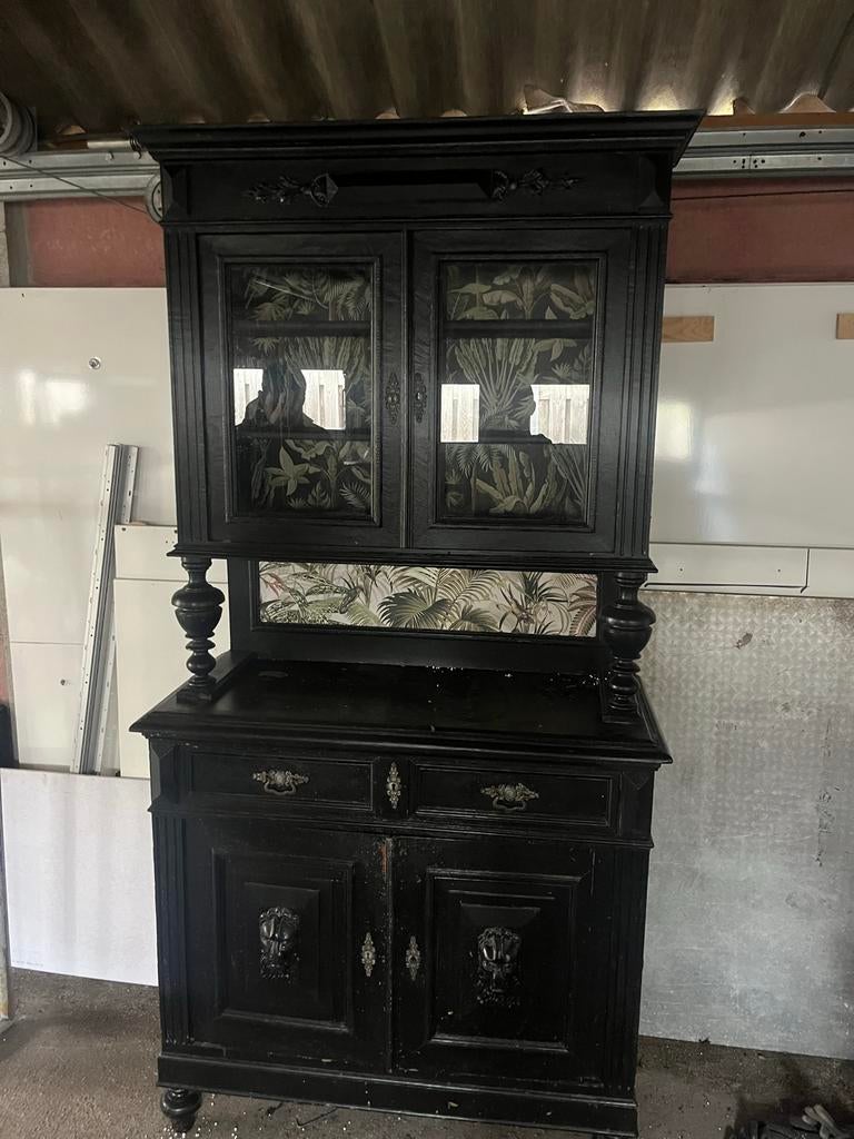 Oma's Mooie Kast, Ophalen