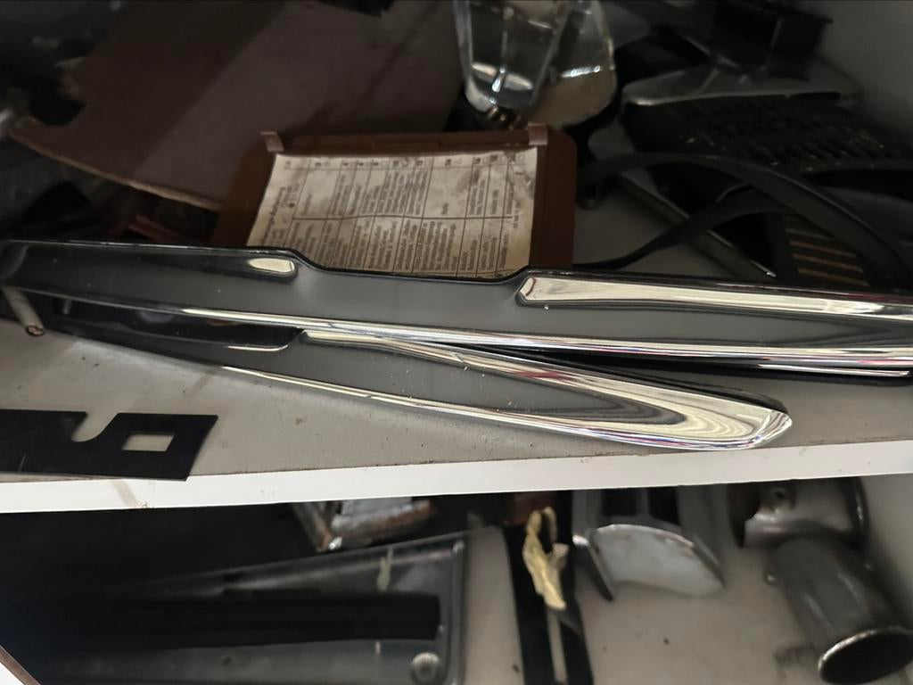 Mercedes.  W 107.  Chroom koffer greep., Ophalen of Verzenden, Deur