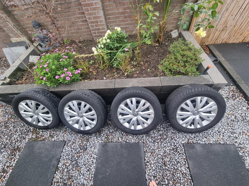 Volkswagen stalen wielen 205/55 rz16 originele VW wieldoppen, Gebruikt, 15 inch, Banden en Velgen, Personenwagen