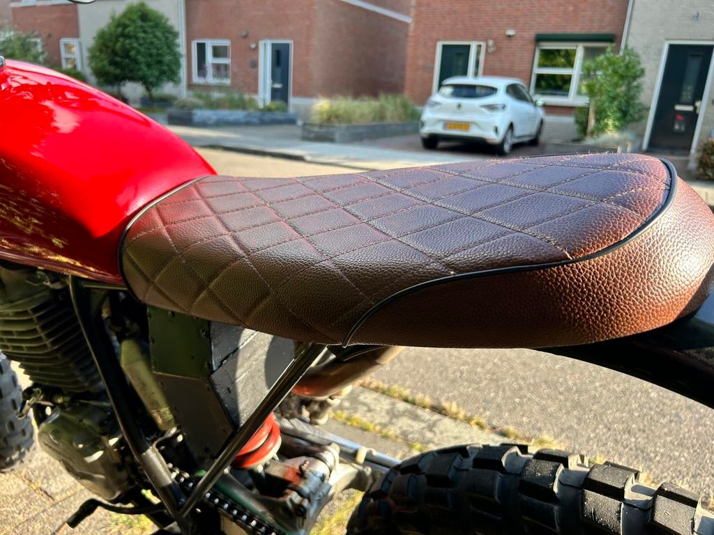 Scrambler / tracker / cafe racer zadel izgst, Ophalen of Verzenden, Gebruikt