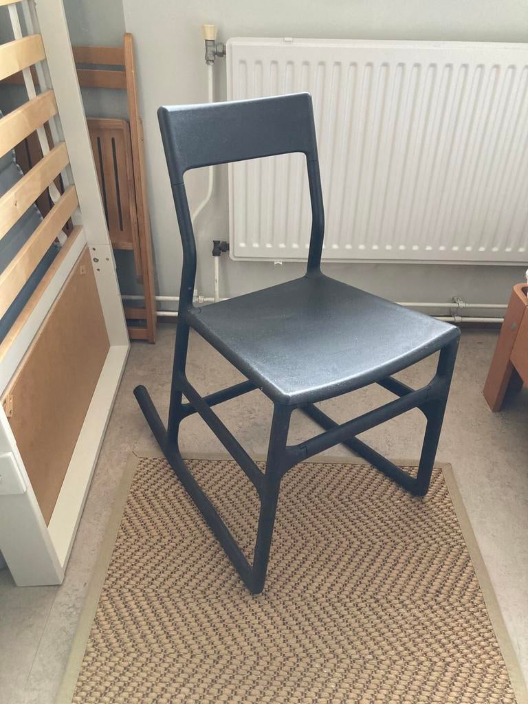 IKEA: Ellan schommelstoel vormgever Chris Martin, Huis en Inrichting, Stoelen, Zo goed als nieuw, Eén, Kunststof, Grijs, Ophalen