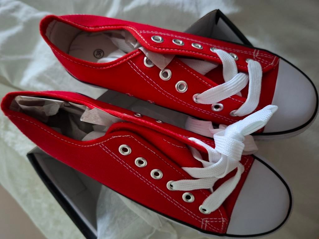 Gympen, Kleding | Dames, Nieuw, Ophalen of Verzenden, Sneakers of Gympen, Rood