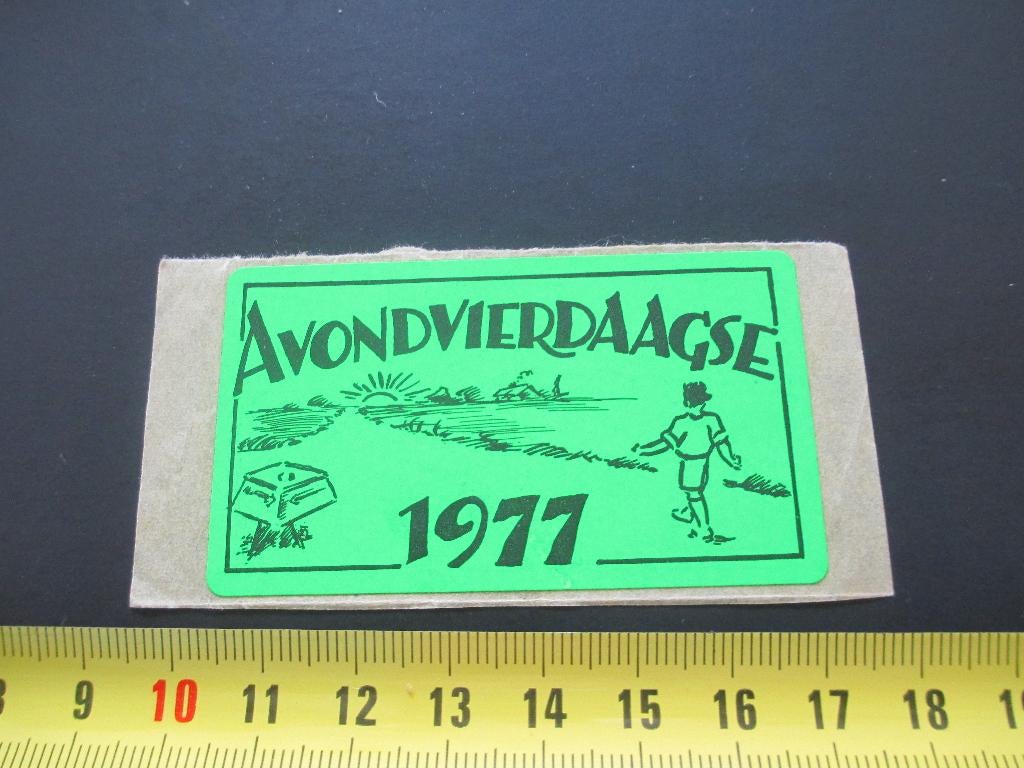 sticker Avondvierdaagse 1977  Wandelsport, Verzamelen, Ophalen, Zo goed als nieuw