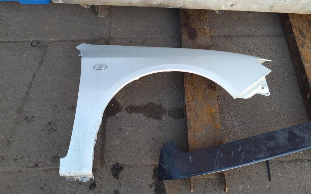 spatbord impreza 2008 wit kleurcode 37j ook zwart grijs enz, Subaru, Gebruikt, Voor, Ophalen of Verzenden