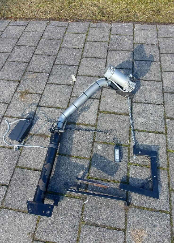 Kofferbaklift zware hulpmiddelen (rolstoel / scootmobiel), Ophalen, Gebruikt, Elektrische rolstoel