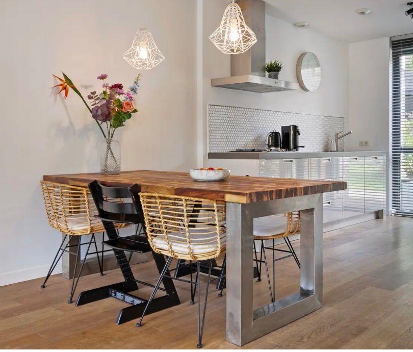 Houten eettafel met RVS onderstel, Huis en Inrichting, Tafels | Eettafels, Ophalen, 100 tot 150 cm, Zo goed als nieuw, Vier personen