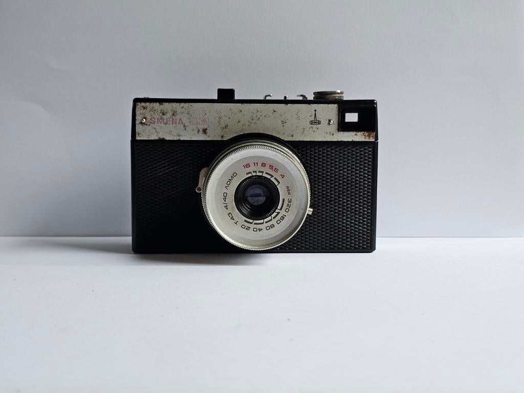 LOMO Smena 8M met film en paraattas., Ophalen of Verzenden, Gebruikt, Compact, Overige Merken