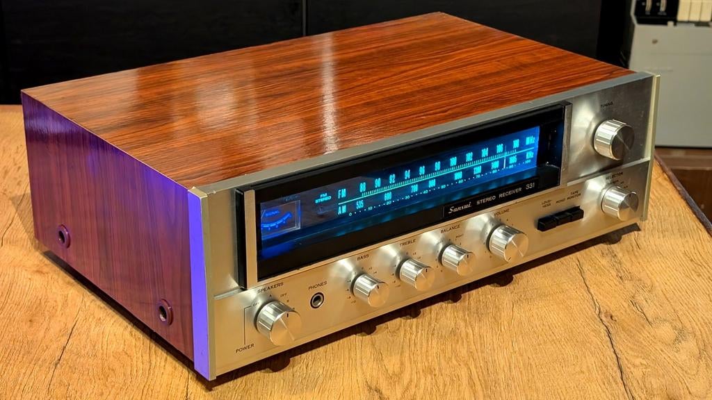 SANSUI 331 • GEREVISEERD • GARANTIE • VINTAGE TOPPER, Overige merken, Rick's Audio 
De Kempen 18 
6021PZ Budel 
+31 (0)495 785698
info@ricks-audio.com