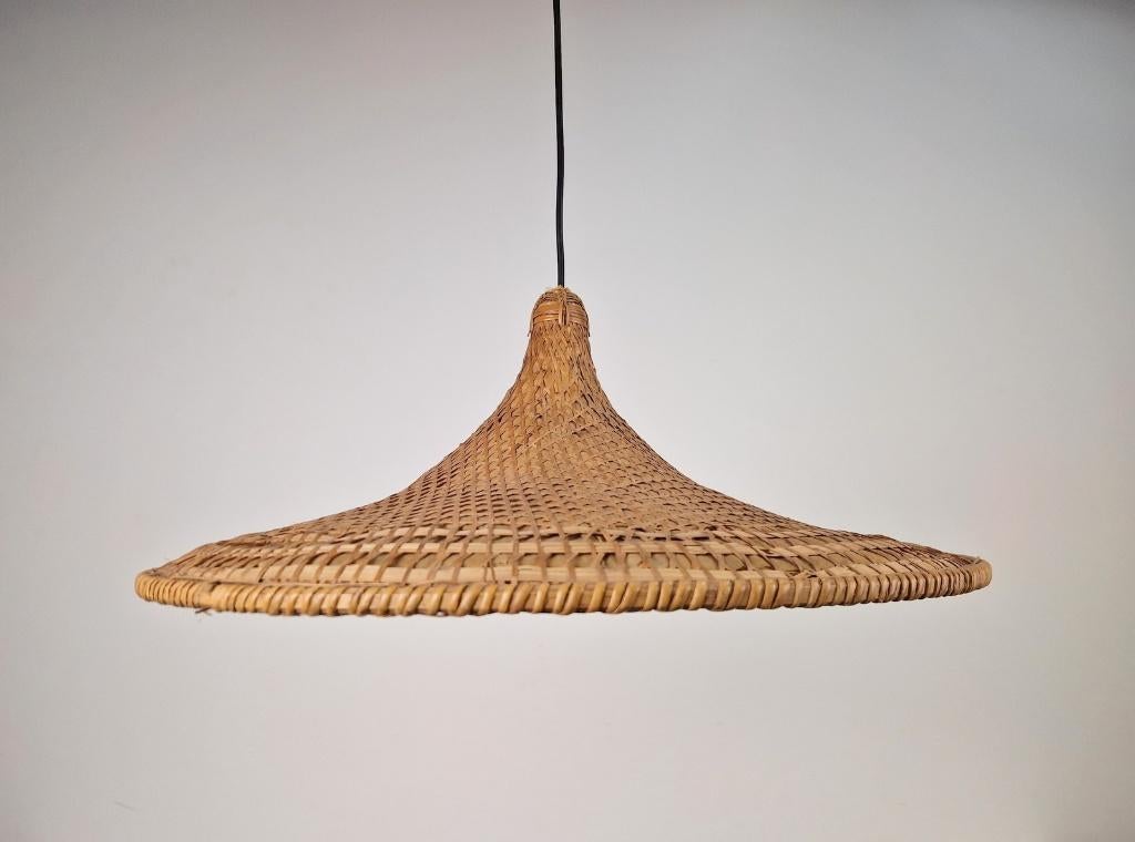 Vintage rotan trompet hanglamp bamboo heksenhoed japandi '60, Huis en Inrichting, Lampen | Hanglampen, Overige materialen, N, Ophalen of Verzenden