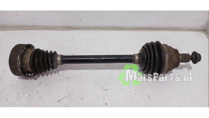 Aandrijfas links-voor van een Volkswagen Golf
