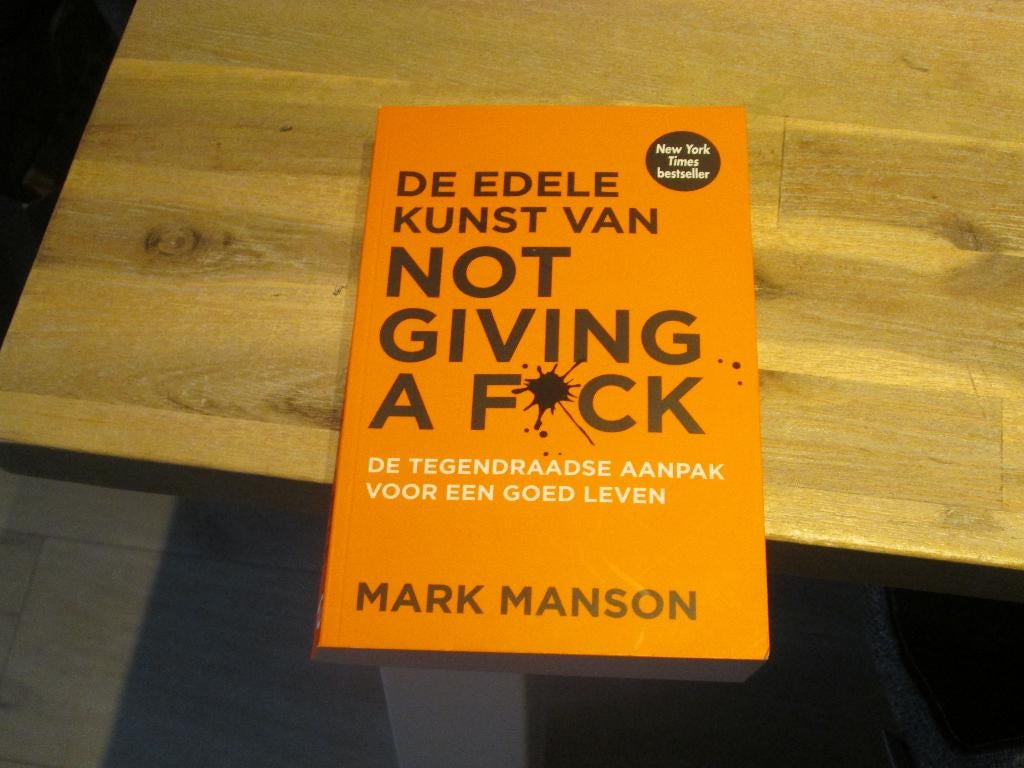 Mark Manson de edele kunst van not giving a f*ck, Boeken, Ophalen of Verzenden, Zo goed als nieuw, Sociale psychologie