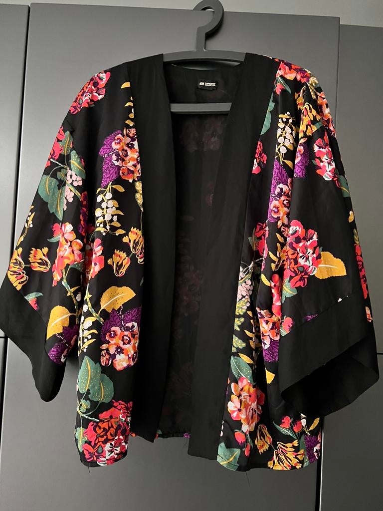 H&M VINTAGE SATIJNEN KIMONO BLAZER BLOEMEN PRINT MAAT M L, Kleding | Dames, Ophalen of Verzenden, Zo goed als nieuw