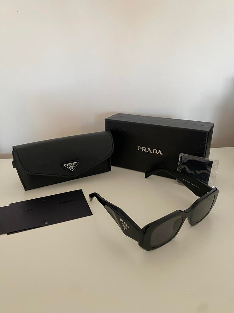 Prada Zonnebril Zwart - Zo goed als nieuw, Zonnebril, Prada, Zwart, Nieuw