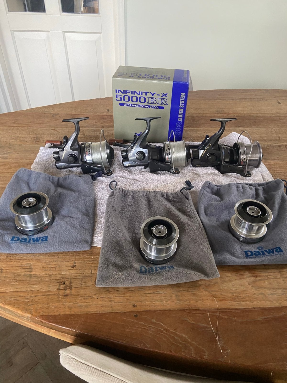 3x Daiwa Infinity X 5000 BR Vismolens met Extra Spoelen, Ophalen of Verzenden, Gebruikt, Molen