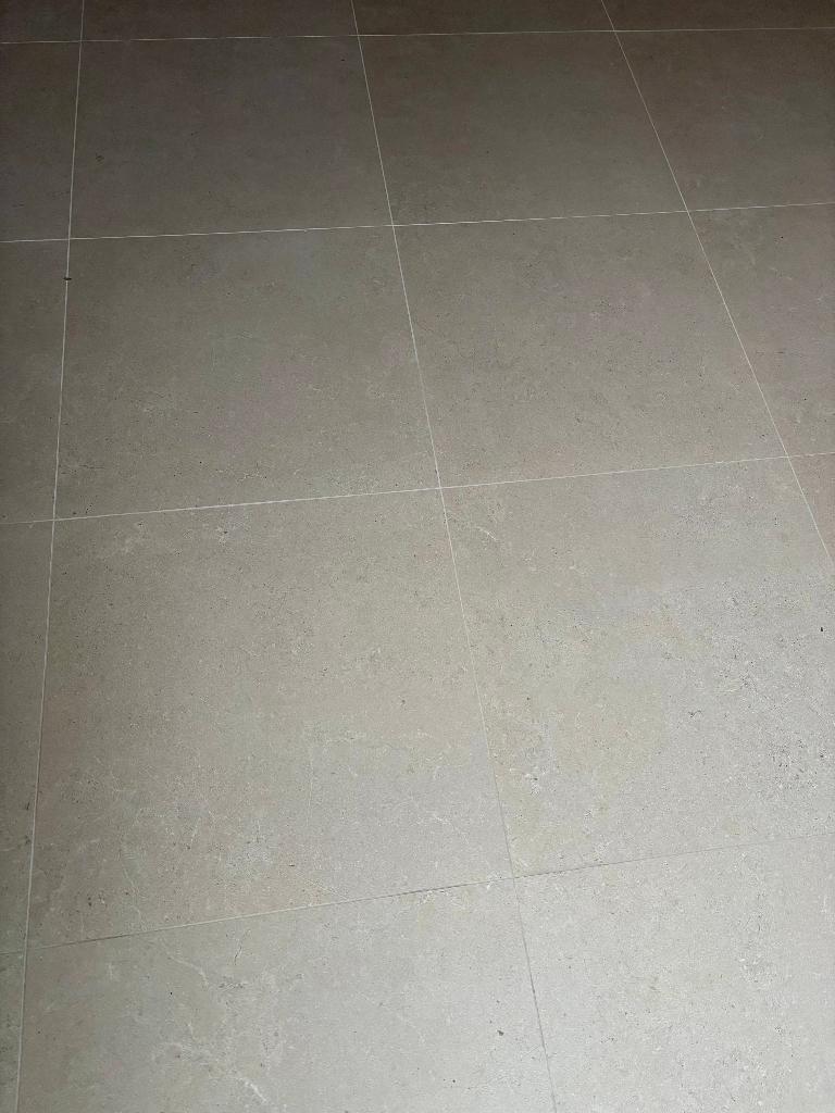 Foto 2 van 100m2 Beige Keramische vloertegel 60x60  || 12,50 euro / m2
