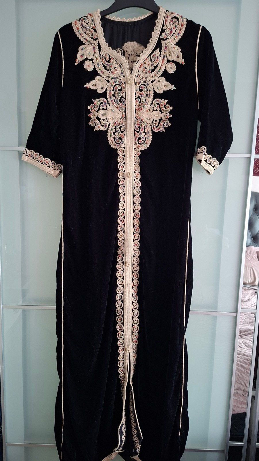 Zwarte Kaftan met Kleurrijke Kraaltjes en 3/4 Mouwen, Ophalen of Verzenden, Gebruikt, Maat 134