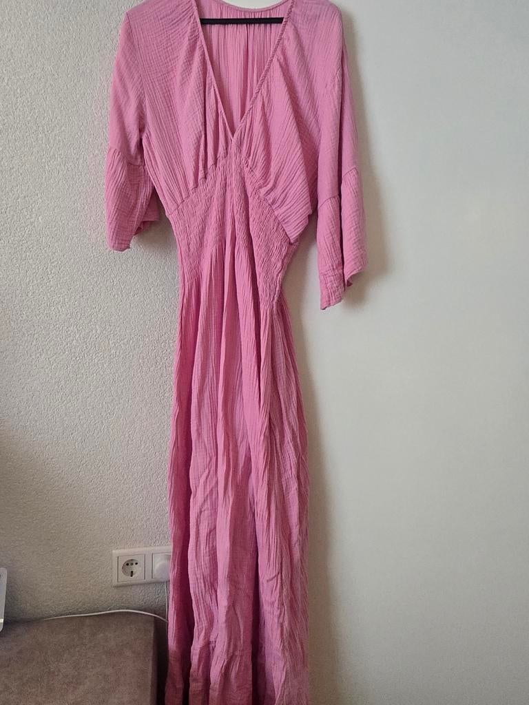 Schattige roze jurk met V-hals en wijde mouwen, Maat 38/40 (M), Ophalen of Verzenden, Roze, Onder de knie