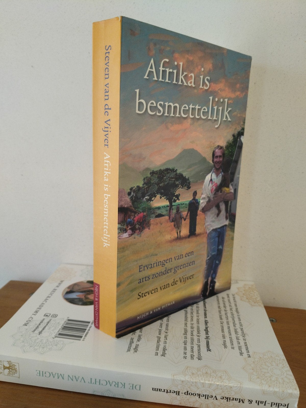 S. van de Vijver - Afrika is besmettelijk, Ophalen of Verzenden, Zo goed als nieuw, S. van de Vijver