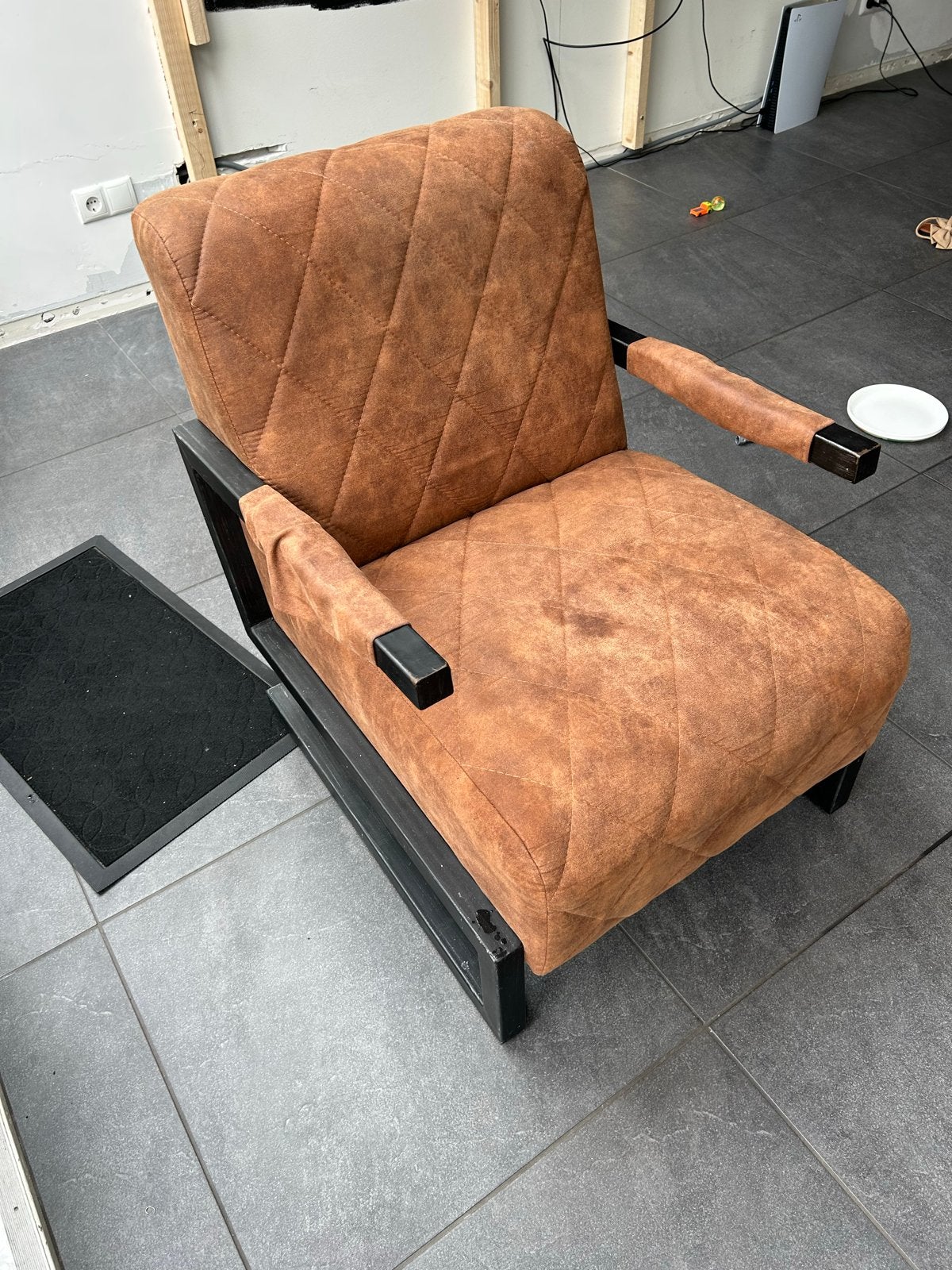 Comfortabele fauteuil - Bruin met zwart frame, Huis en Inrichting, Stoelen, Ophalen, Gebruikt, Bruin, Metaal