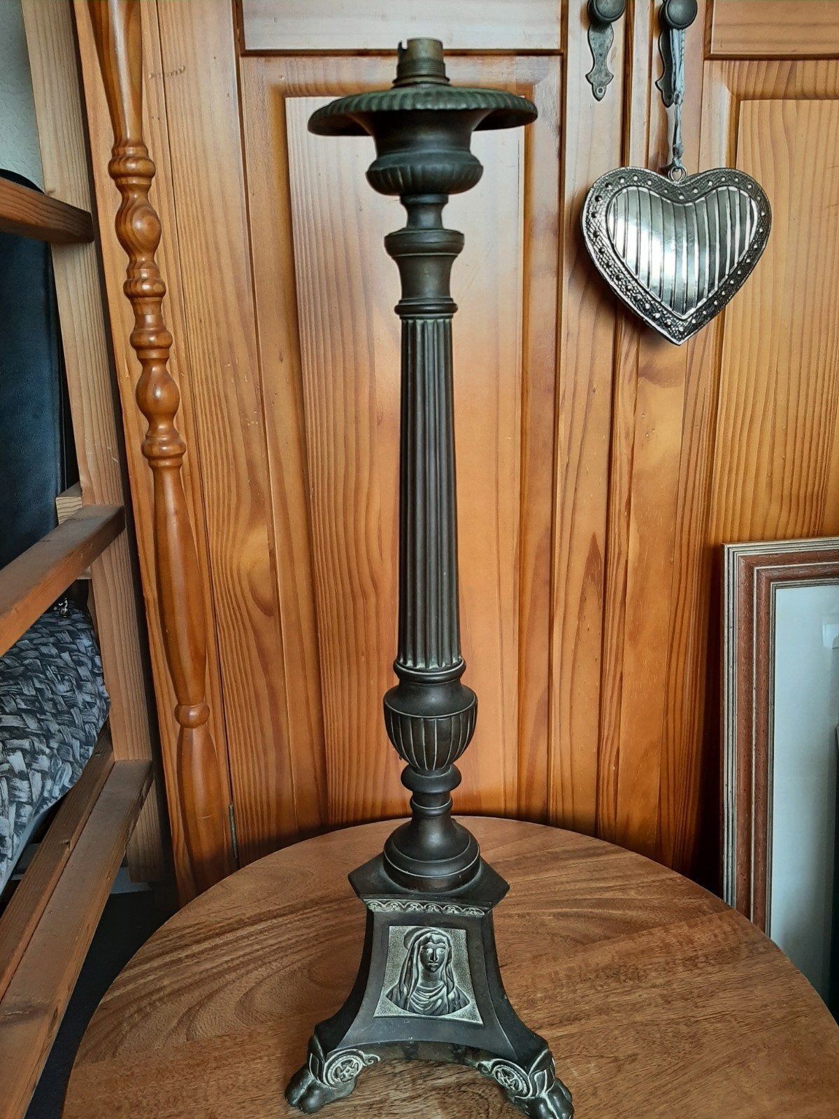 Antieke bronzen kandelaar/lamp met religieuze symbolen, Ophalen, Koper of Brons
