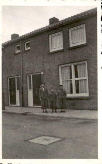 Nederlands Indië - Den Bosch - 2 kleine oude foto's - 1955, Ophalen of Verzenden, Overige typen