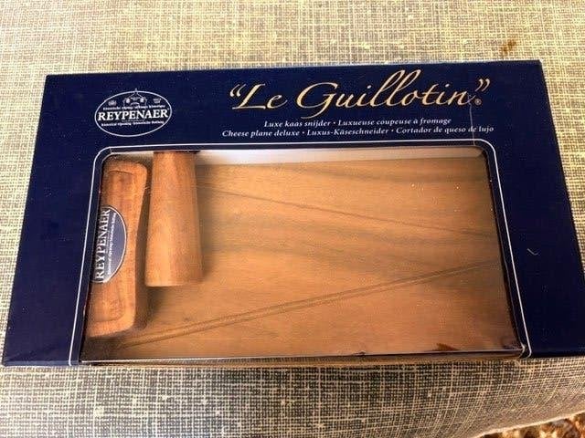 Kaassnijder "Le Guillotine" van Reypenaar, Ophalen, Hout, Nieuw, Snijmachine