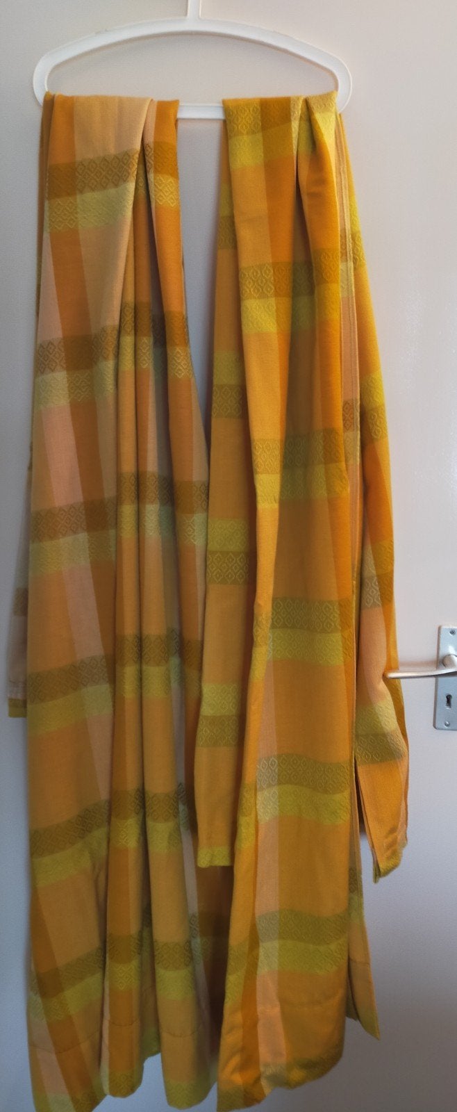 Twee stuks gordijnen, geel/oranje geruit, Ophalen, Overige merken, Lichtdoorlatend, 119 cm