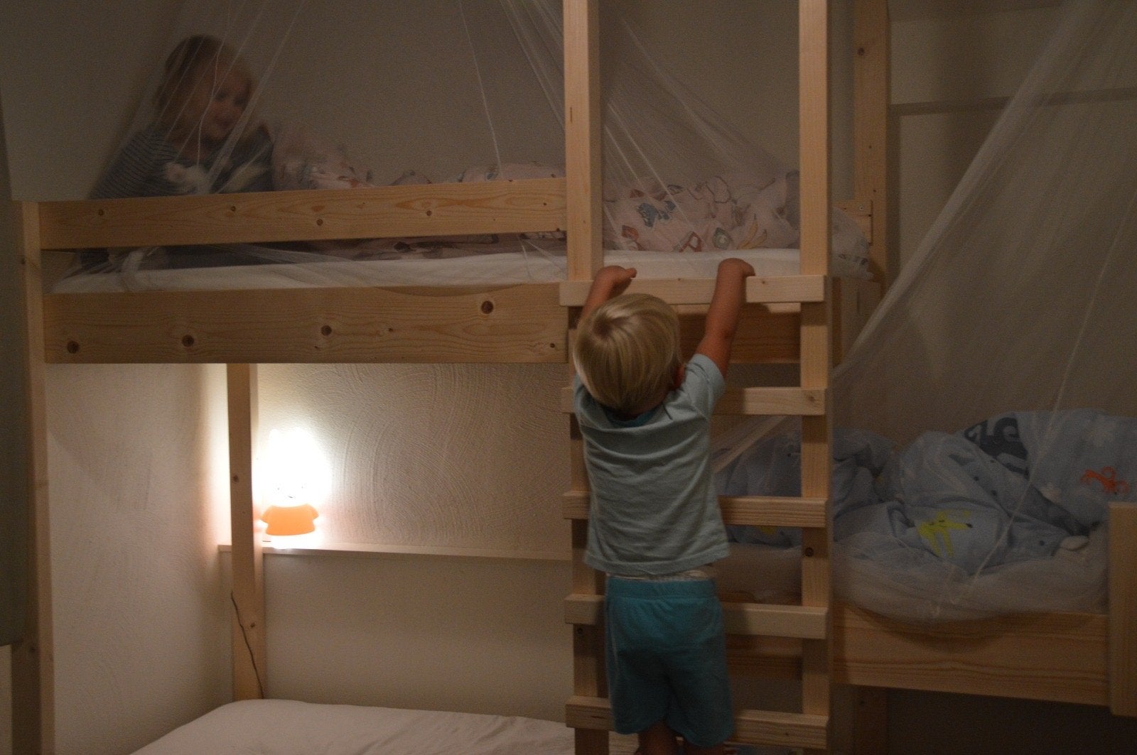 Zelfgemaakt grenen stapelbed voor 3 kinderen (70x160cm), Ophalen, Gebruikt, 70 cm of minder, Tweepersoons