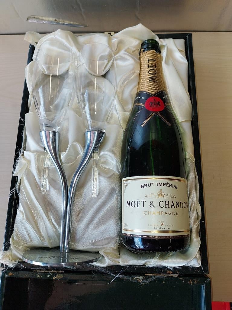 Moët & Chandon Brut Impérial Coffret Chandelier Set, Ophalen