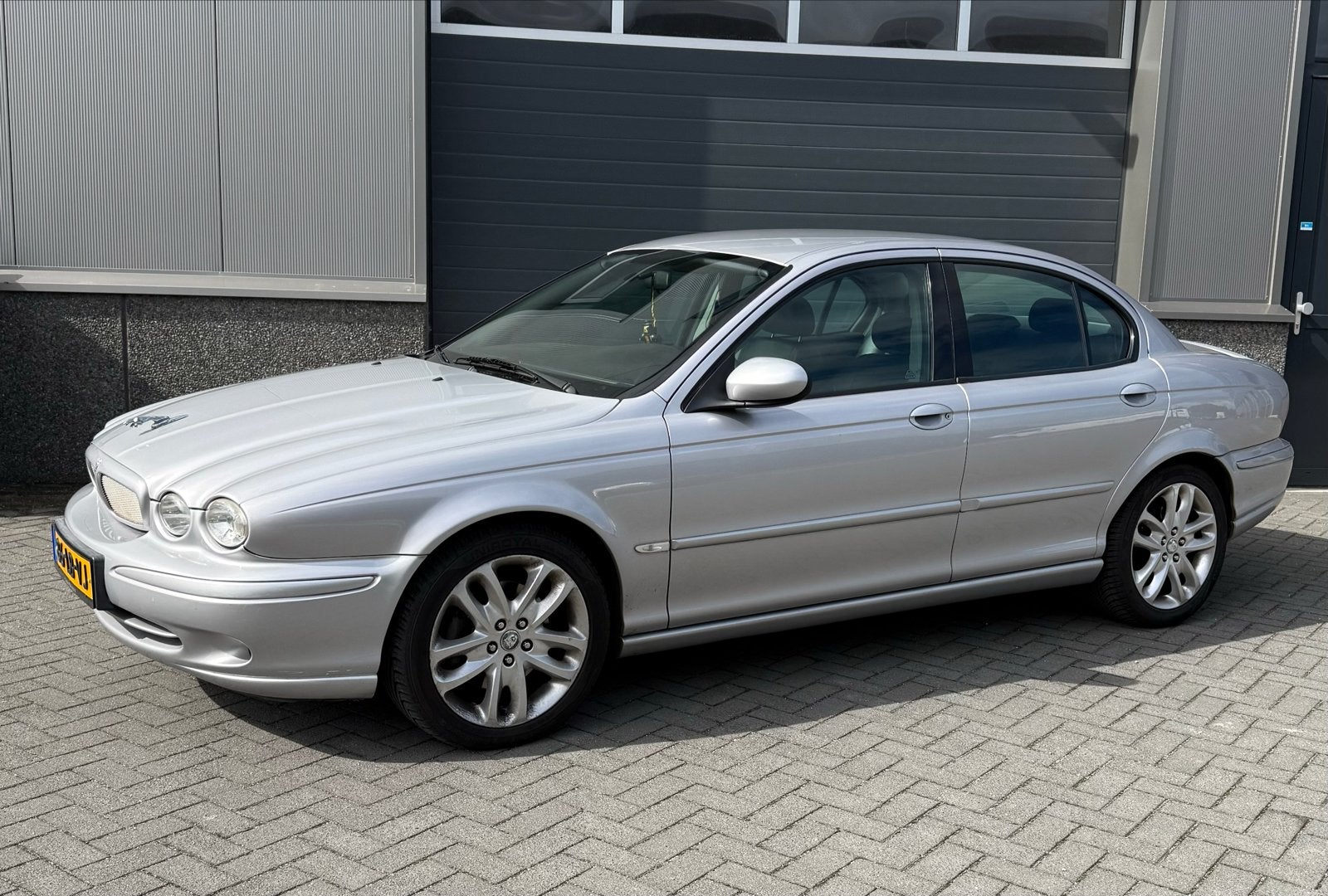 Jaguar X-Type 3.0 V6 Executive AUT 4WD 2002 Grijs, Auto's, Zwart, Bedrijf, 6 cilinders, 1500 kg