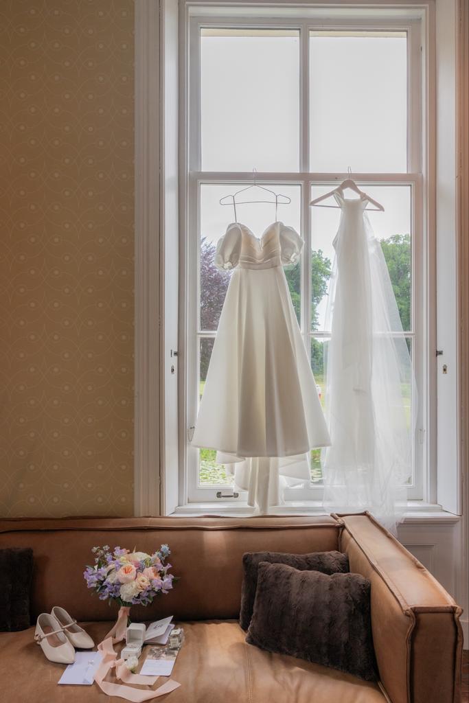 Moderne & Elegante Trouwjurk – Jenny Yoo, Maat 34, Ophalen of Verzenden, Zo goed als nieuw, Wit, Trouwjurk