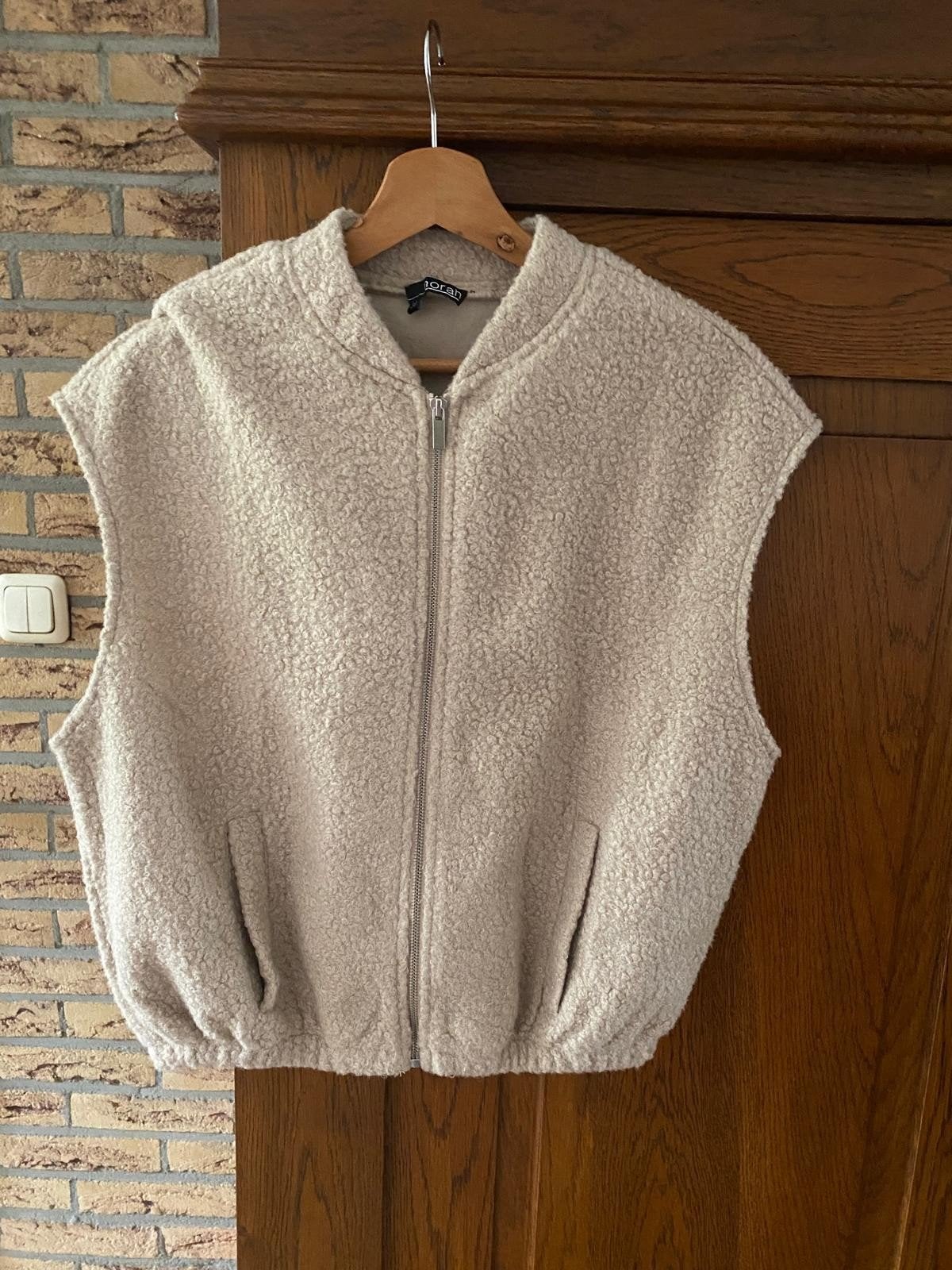 Nieuw beige teddy gilet maat 34, Beige, Noos, Nieuw, Ophalen of Verzenden