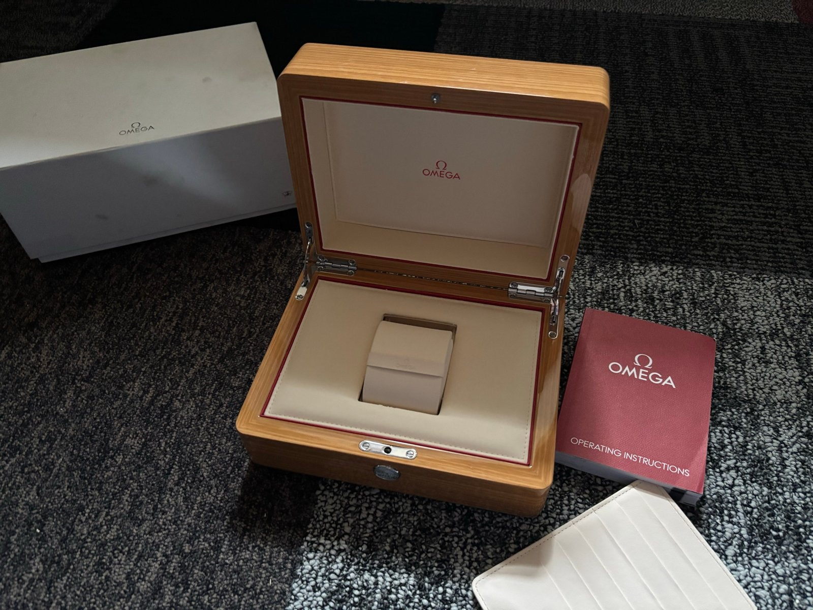 Originele Omega houten horloge box met toebehoren, Sieraden, Tassen en Uiterlijk, Horloges | Heren, Ophalen of Verzenden, Zo goed als nieuw
