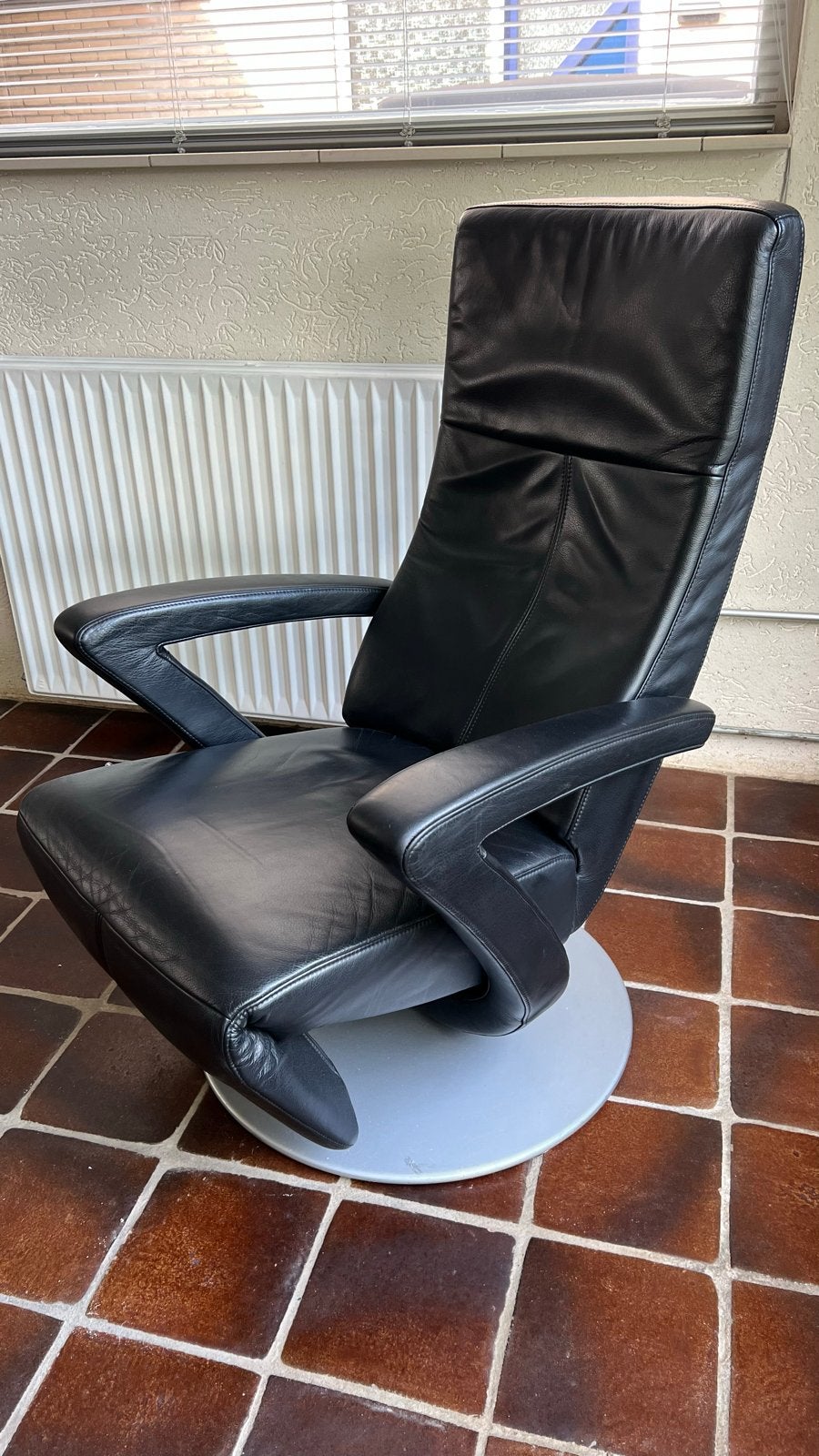 Gratis af te halen: Zwarte verstelbare leren relax fauteuil, Huis en Inrichting, Ophalen, Gebruikt, Leer, 75 tot 100 cm