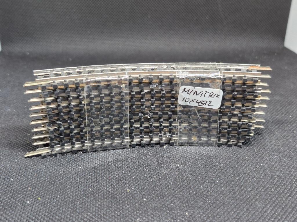 Minitrix 4912 - 10 x gebogen rail R1 / 30 graden (15054), Gebruikt, Gelijkstroom, Trix, Rails