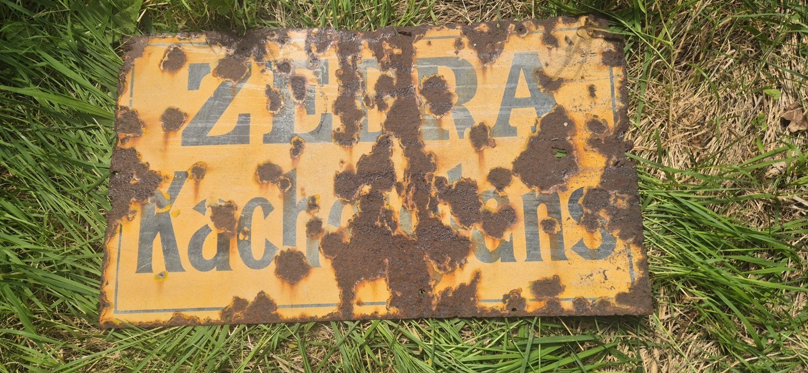 Oud  EMAILLE bord met tekst ZEBRA KACHEL GLANS, Antiek en Kunst, Ophalen
