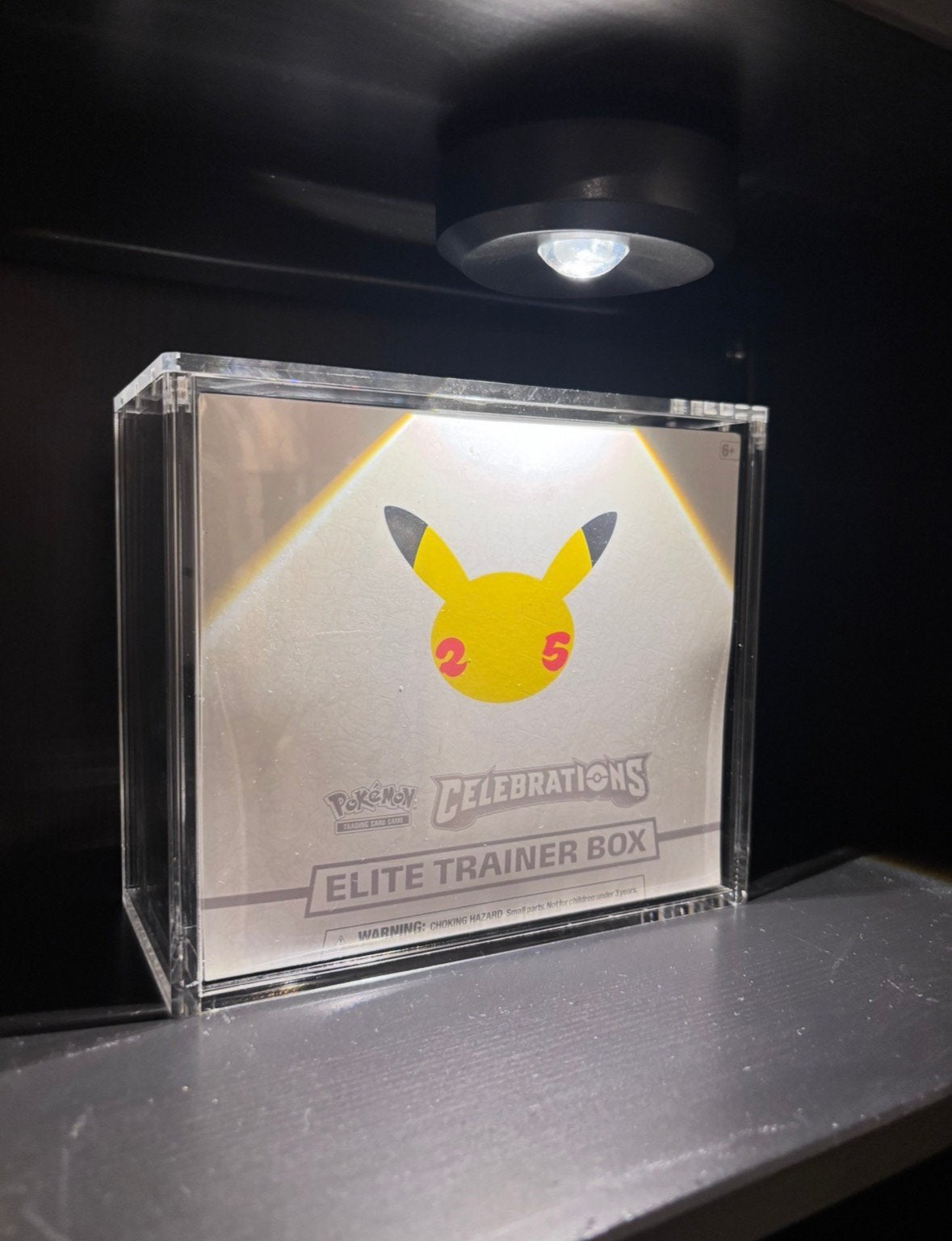 Pokemon elite trainer box 2025 celebrations ETB, Ophalen, Zo goed als nieuw, Boosterbox