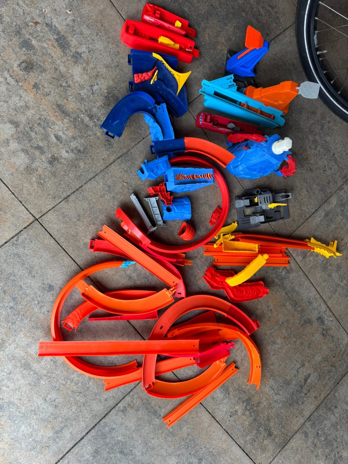Hot Wheels, Hotwheels, 1 complete baan en losse delen, Kinderen en Baby's, Speelgoed | Racebanen, Ophalen, Zo goed als nieuw, Handmatig