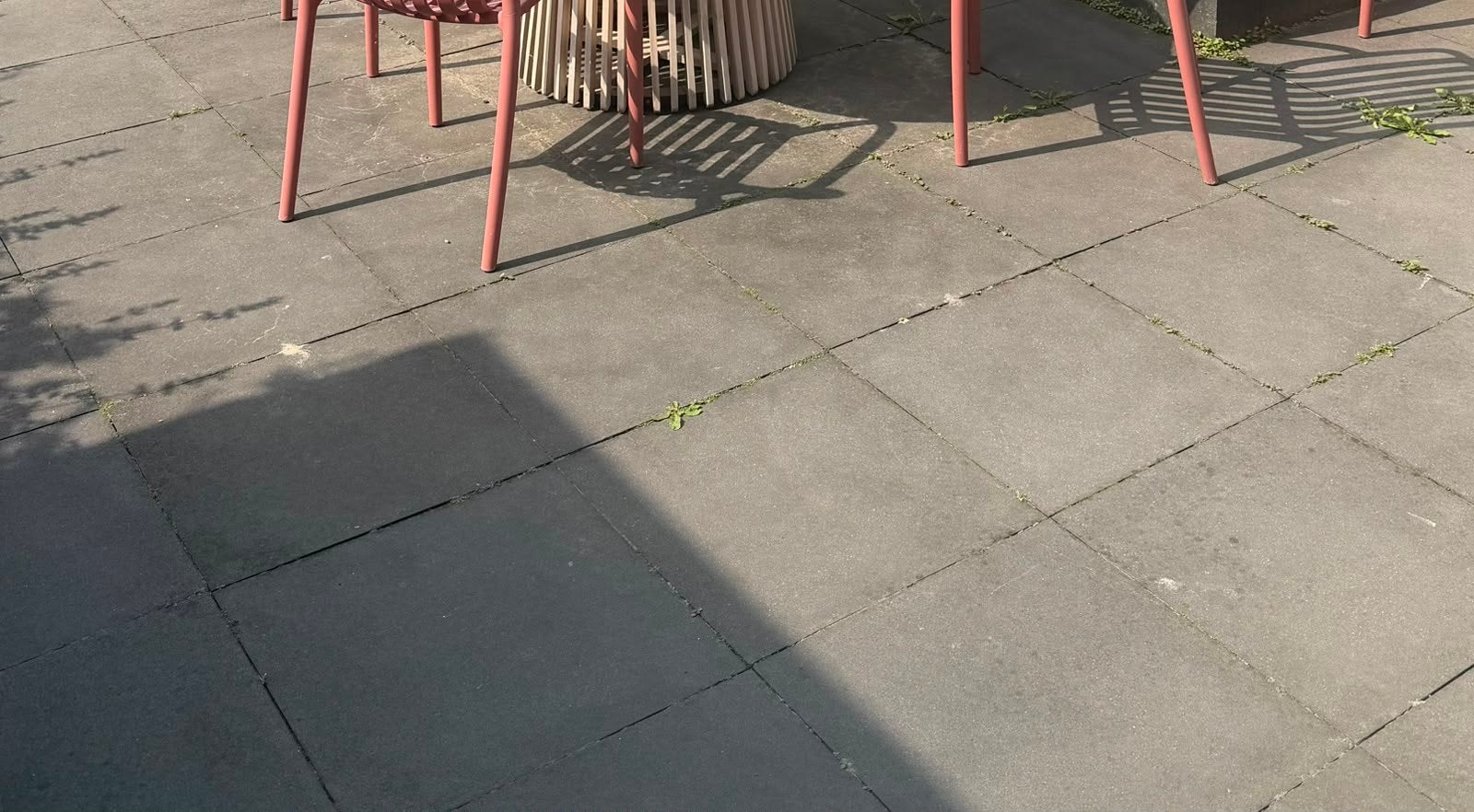 Gratis 50x50x4 tegels ca. 35m2, Ophalen, Gebruikt, 10 m² of meer, Beton