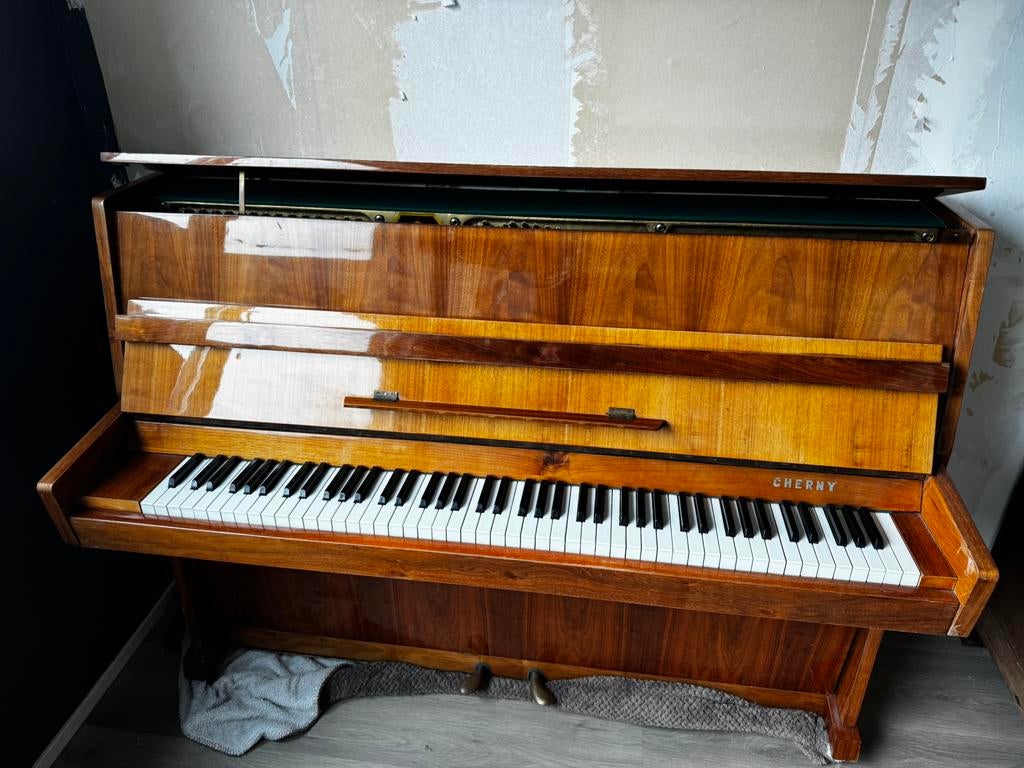 Piano cherny klasiek, Muziek en Instrumenten, Piano's, Ophalen, Zo goed als nieuw, Zwart