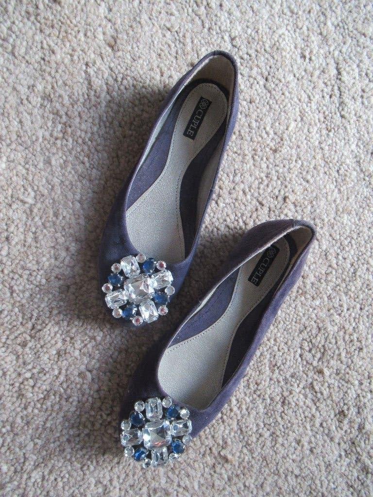 DAMESSCHOENEN Blauw suéde met mooie decoratie maat 37 € 20, Blauw, Overige typen, Nieuw, Ophalen of Verzenden