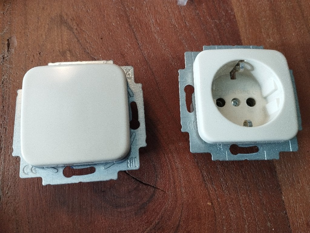 Busch-Jaeger schakelmateriaal., Ophalen, Zo goed als nieuw, Busch-Jaeger, Stopcontact
